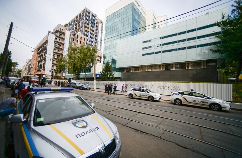 لحظة اغتيال ضابط كبير في المخابرات الأوكرانية وسط كييف (فيديو)