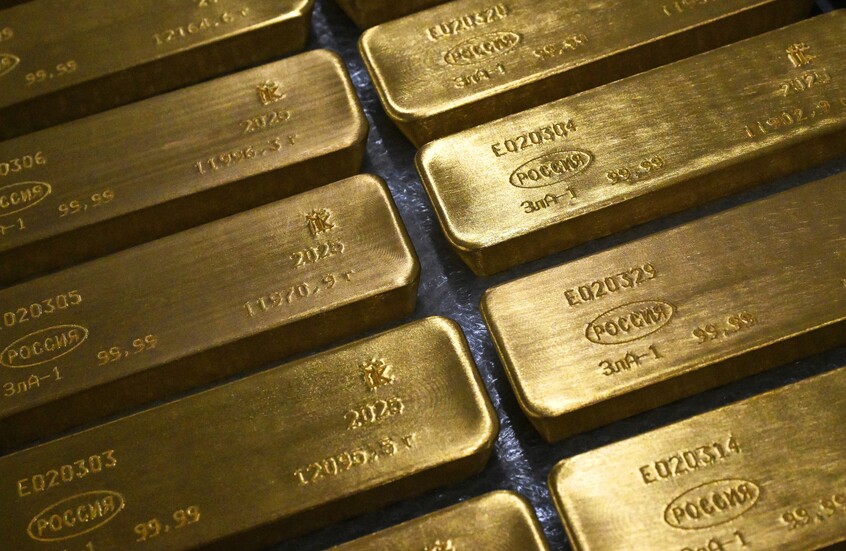 الذهب يصعد مع تراجع الدولار وتوقعات بتخفيف الفائدة الأمريكية