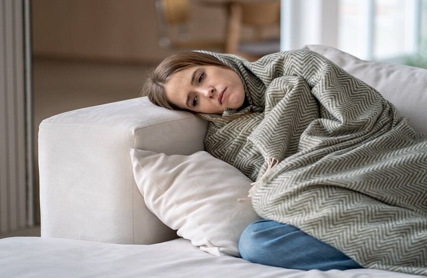 هل تشعر بالبرد في الطقس الحار؟!.. إليك الأسباب