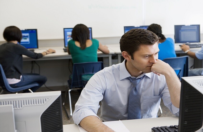 أمراض ناجمة عن العمل على الكمبيوتر توصيات لتجنبها