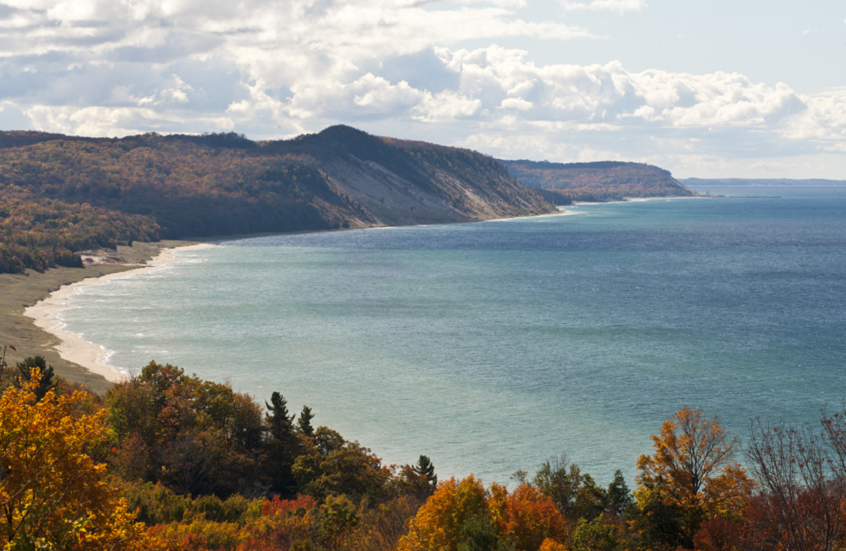 هيكل غامض تحت بحيرة ميشيغان يكشف أسرارا جديدة للتاريخ القديم