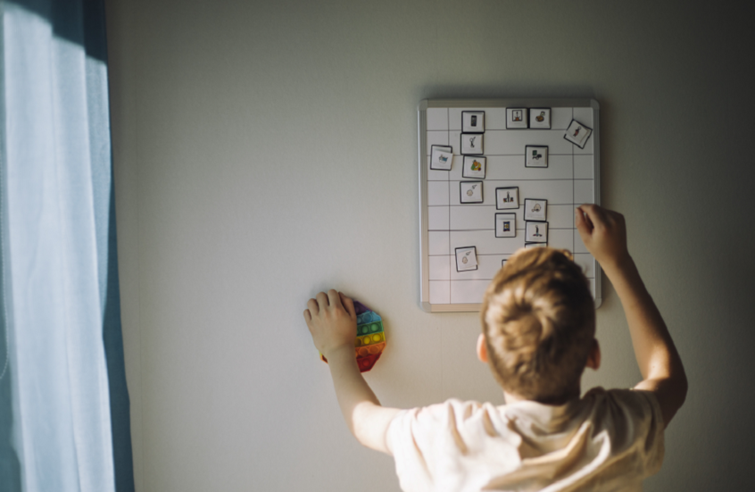 مكمل غذائي شائع يعكس بعض أعراض التوحد خلال فترة قصيرة