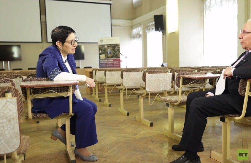 يافعة يوسف.. ابنة بغداد تنثر العربية في جامعة بطرسبورغ (فيديو)