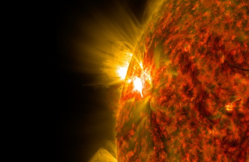 علماء الفلك الروس يرصدون زيادة كبيرة في التوهجات الشمسية بالتزامن مع موجات الحر في العالم (فيديو)