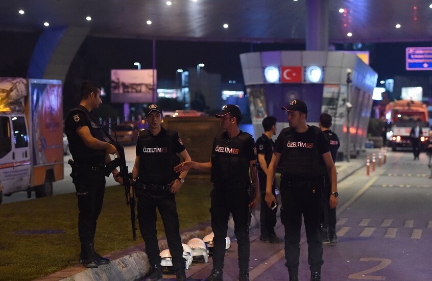 رسم كاريكاتيري للنبي محمد يقود رئيس تحرير مجلة تركية عريقة إلى خلف القضبان