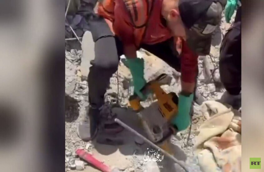 غزة.. انتشال جثمان ضحية بعد غارات جوية إسرائيلية