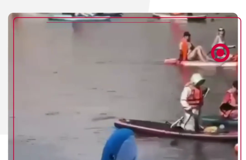 أهالي موسكو يرتدون أزياء تنكرية للمشاركة بحدث طريف