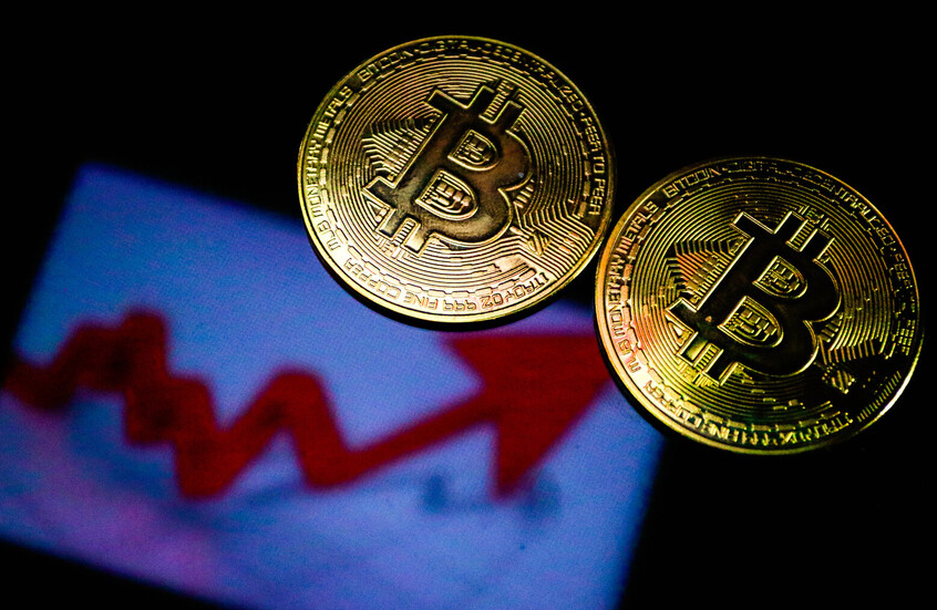 لأول مرة.. عملة "البيتكوين" تتجاوز حاجز 121 ألف دولار