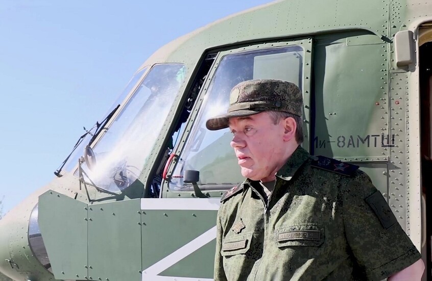 رئيس الأركان الروسي يتفقد مجموعة قوات "الوسط" العاملة في دونيتسك