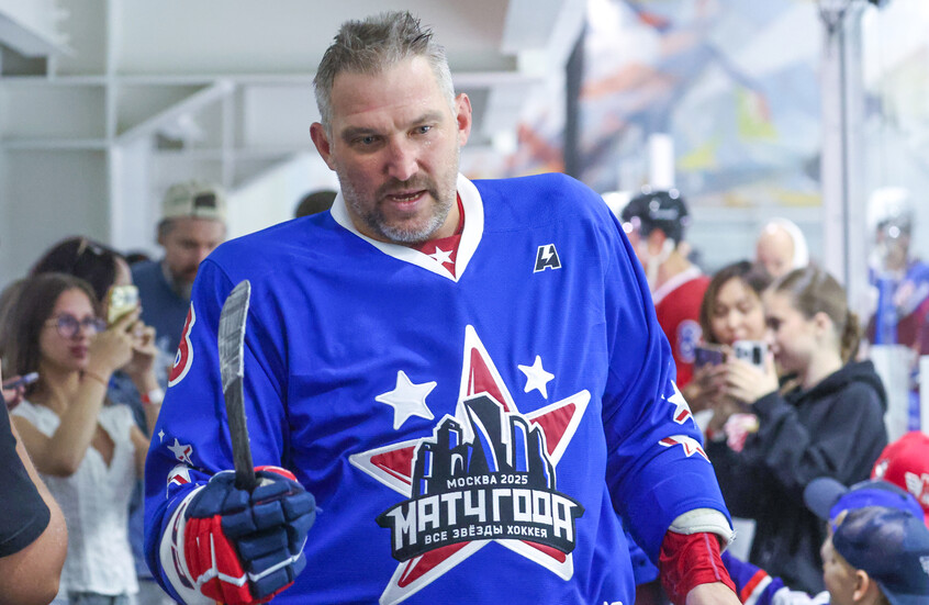 أوفيتشكين يتلقى هدية فاخرة تكريما لتحطيمه رقما قياسيا في الدوري الأمريكي (فيديو)