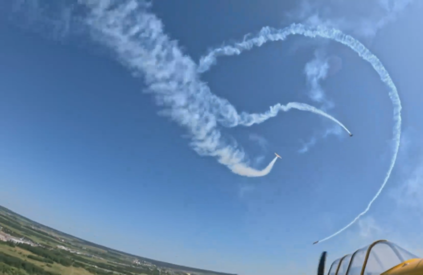 عروض بهلوانية جوية مبهرة في "أجنحة بارما 2025" بمدينة بيرم الروسية