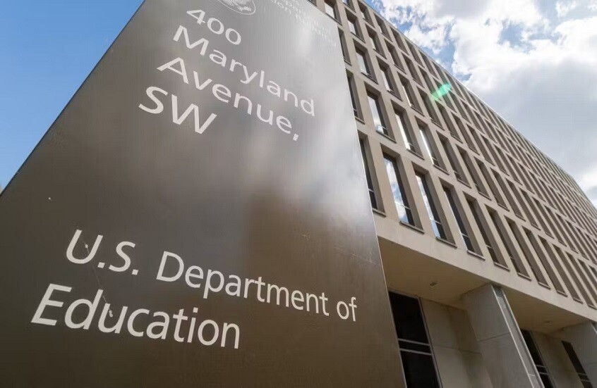 "أكسيوس": المحكمة العليا تمنح ترامب الضوء الأخضر لطرد موظفي وزارة التعليم