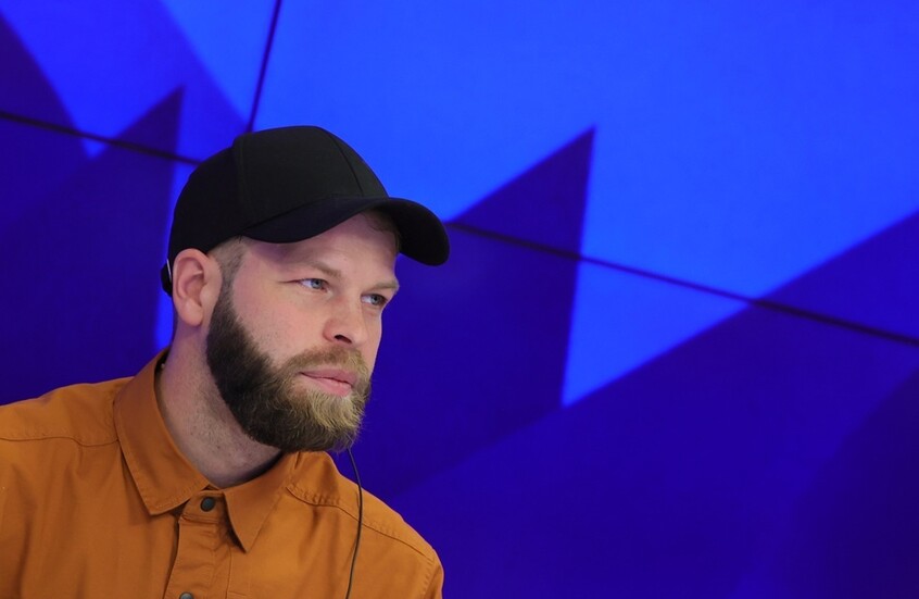 مواطن أمريكي يحصل على الجنسية الروسية لخدماته في العملية العسكرية الخاصة (فيديو)