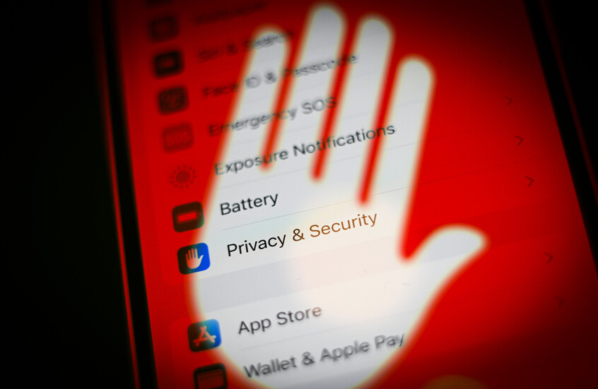 تحذيرات من رسائل احتيالية تظهر لمستخدمي "يوتيوب" عبر هواتف آيفون