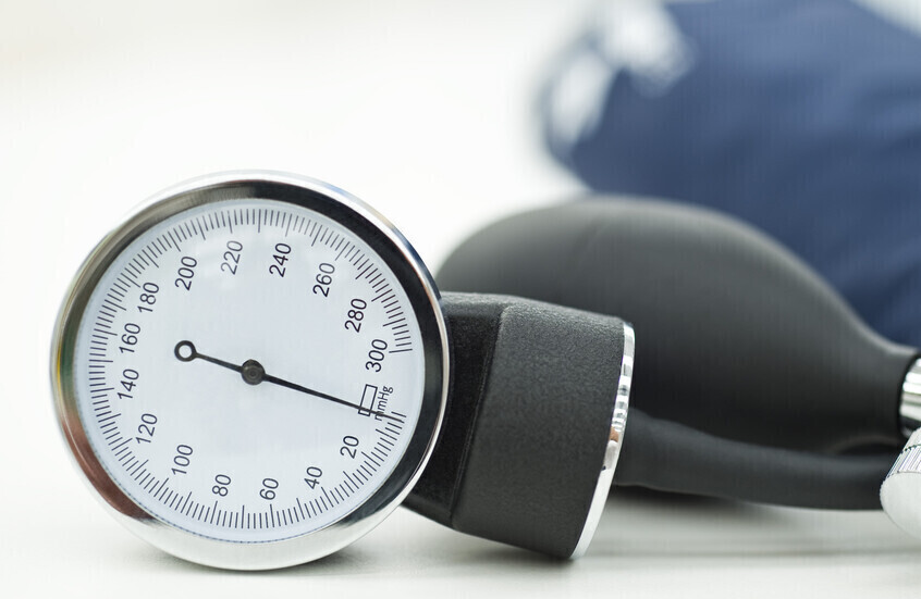 دراسة تؤكد.. تناول أدوية ضغط الدم مساء يعزز فعاليتها ويُحسن السيطرة على الضغط