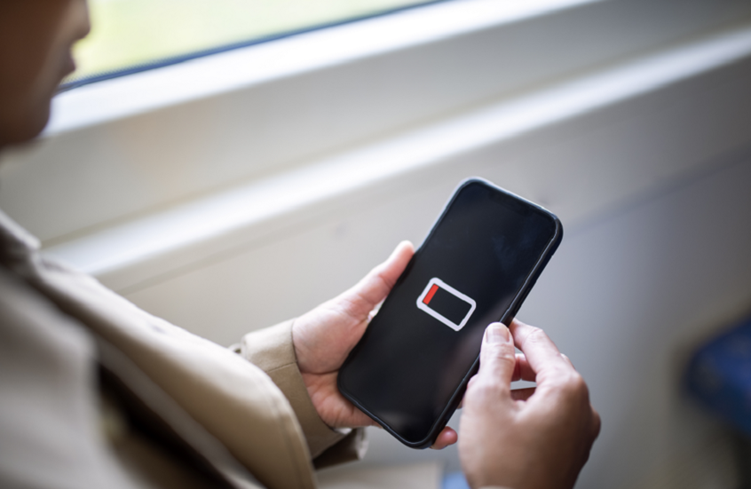 خدعة بسيطة تطيل عمر بطارية "آيفون"