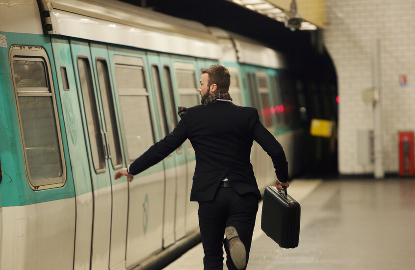 ليس كسلا كما تظن.. خبراء يكشفون السر العلمي وراء التأخير الدائم