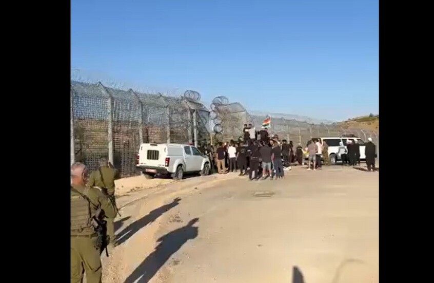 "واللا" العبري: الجيش الإسرائيلي يفتح تحقيقا في خرق عشرات الدروز الحدود إلى سوريا (صورة + فيديو)
