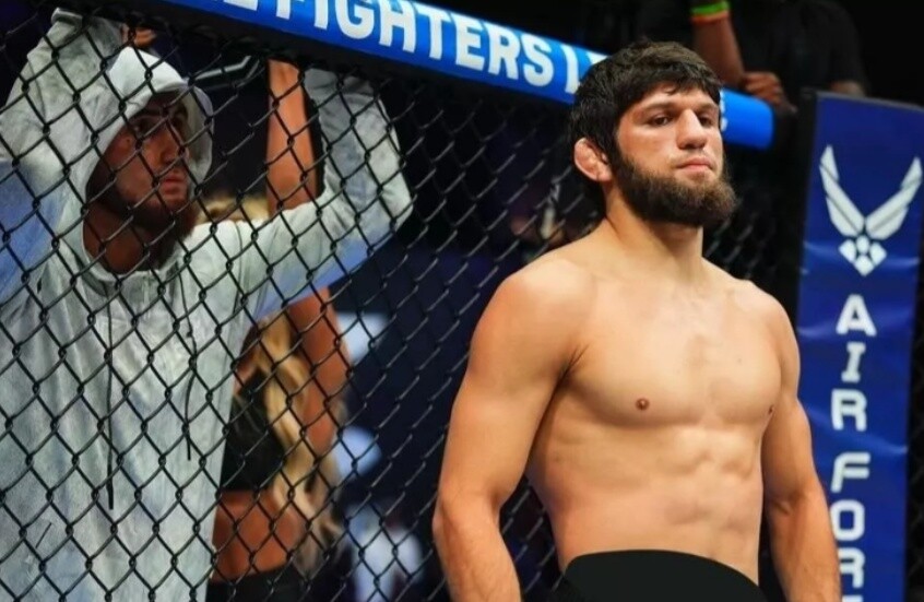 كمين و10 رصاصات.. محاولة اغتيال بطل MMA خيزاريف في داغستان (فيديو)