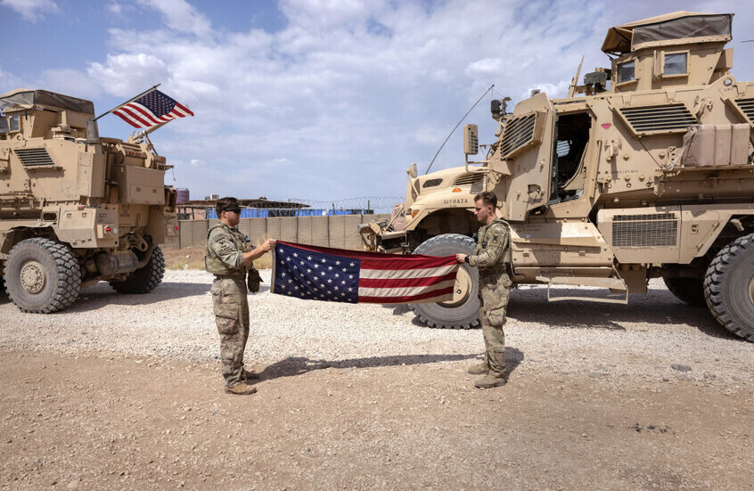 بالفيديو.. رتل آليات عسكرية أمريكية يغادر الحسكة باتجاه العراق