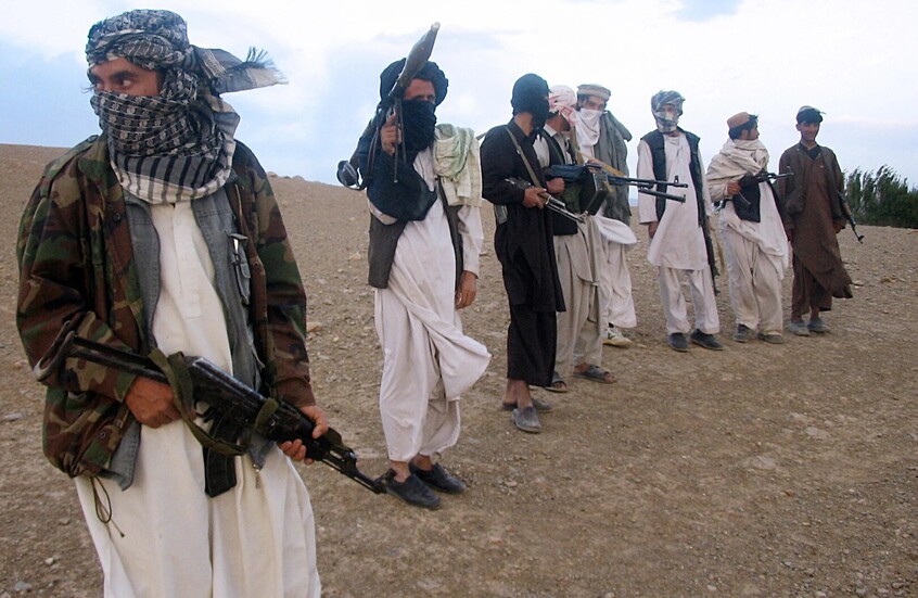 فضيحة تهريب الأفغان.. حكومة بريطانيا تواصل تكتمها على عملية سرية للغاية.. و100 ألف شخص مهدد بالقتل!