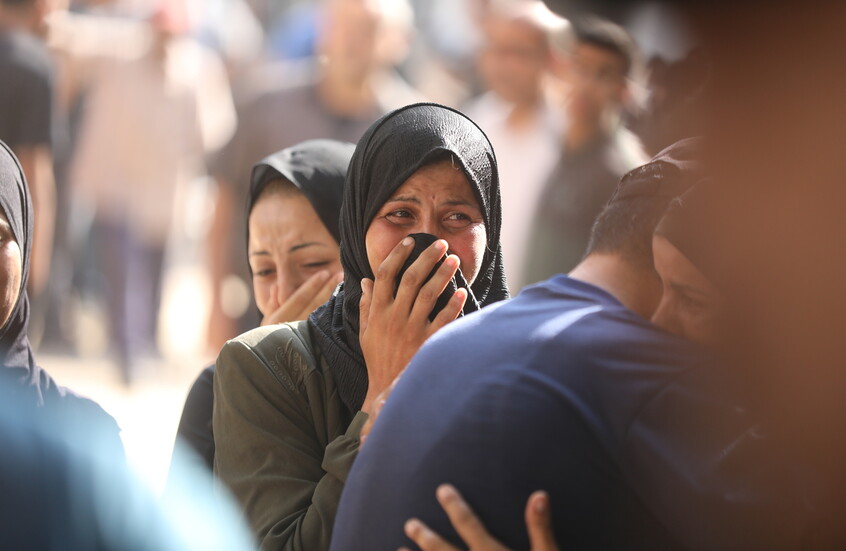 مراسلنا: مقتل 10 أشخاص اختناقا إثر إغلاق جنود أمريكيين مركز توزيع مساعدات شمال رفح