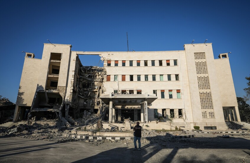 الخارجية السورية: ندين العدوان الإسرائيلي الغادر على مؤسسات حكومية ومنشآت مدنية في دمشق والسويداء