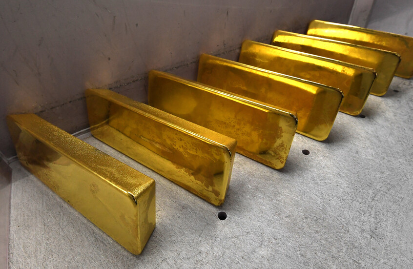 تراجع الذهب متأثرا بقوة الدولار وتهدئة ترامب مع الاحتياطي الفيدرالي