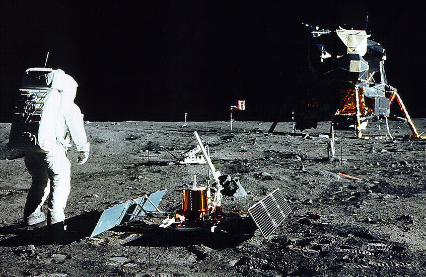 مقاطع فيديو لرائد ناسا باز ألدرين تعيد إشعال نظريات المؤامرة حول هبوط البشر على القمر