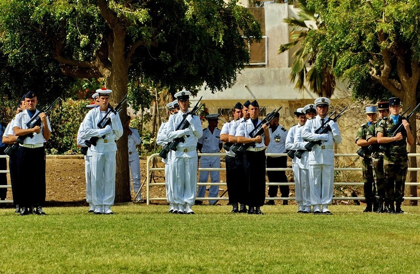 القوات الفرنسية تغادر السنغال بعد 65 عاما من وجودها العسكري هناك