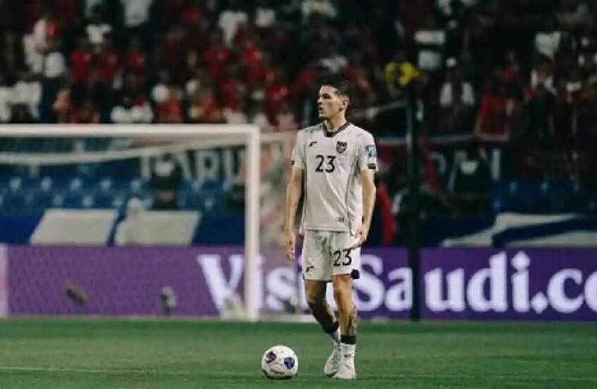 لاعب إندونيسيا يسخر من المنتخب السعودي قبل لقائه ضمن الملحق الآسيوي بصورة مثيرة