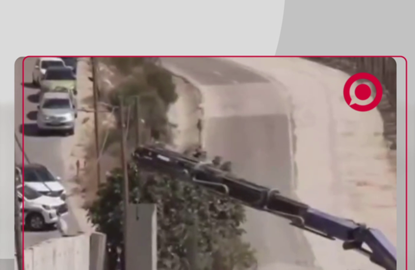 الجيش الإسرائيلي ينصب الكتل الخرسانية بين الجولان وسوريا