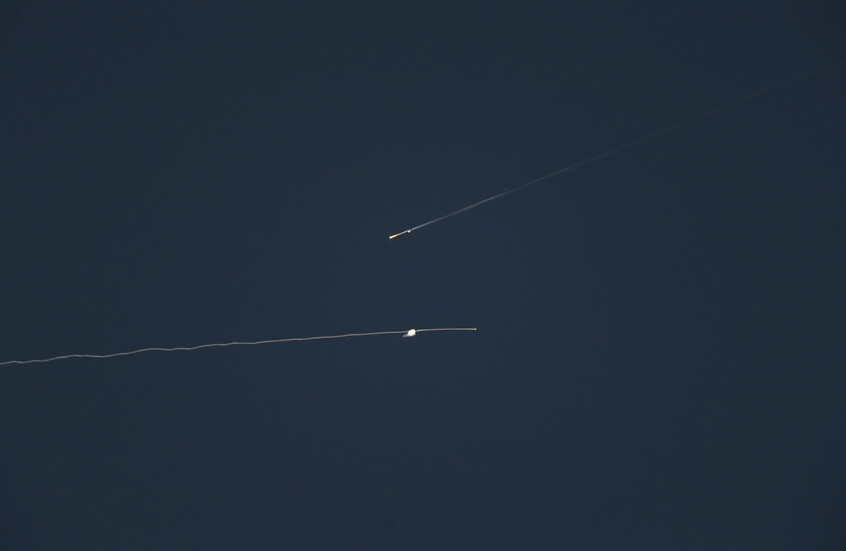 إعلام عبري: إطلاق صاروخ من اليمن باتجاه إسرائيل