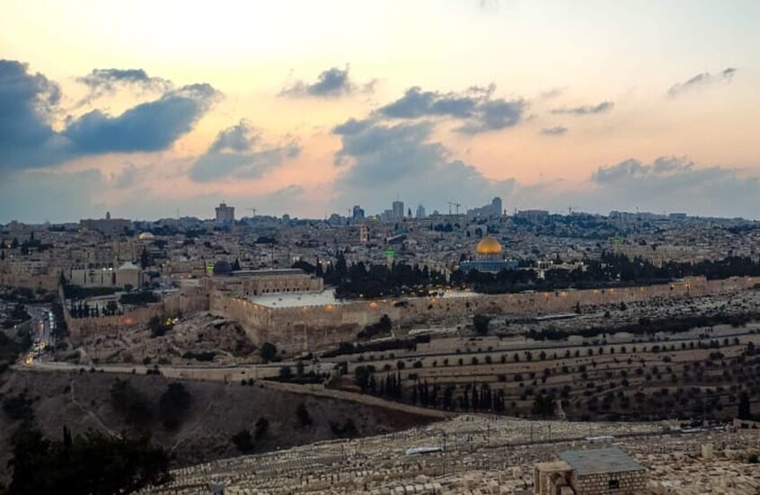 قبل يوم من استقالته.. وزير إسرائيلي يقرر مصادرة عقارات بالقدس