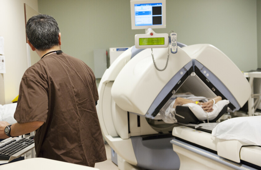 مطالبات بتطبيق بروتوكولات سلامة صارمة في غرف تصوير الرنين المغناطيسي بعد حادث نادر وصادم