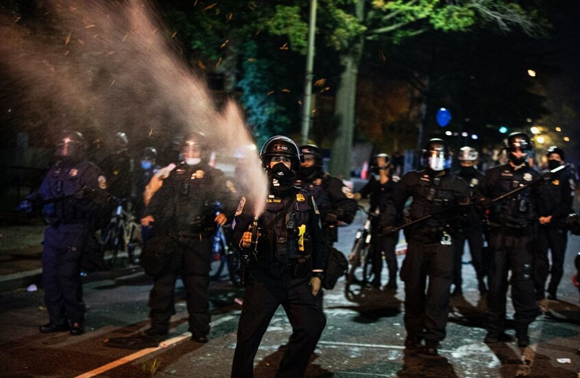 "كمين ومولوتوف".. إصابة 10 من رجال الشرطة خلال ليلة من العنف في ليموج الفرنسية