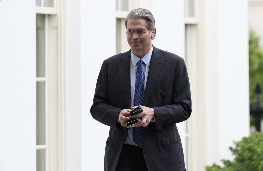 صحيفة: بيسينت يحاول إقناع ترامب بعدم إقالة رئيس الاحتياطي الفيدرالي