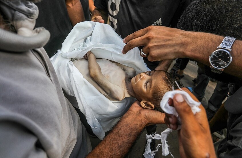 غزة.. 67 قتيلا بينهم 63 من طالبي المساعدات