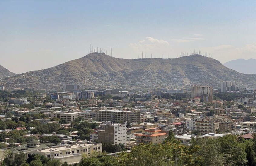 السلطات الأفغانية تعتقل عشرات النساء من أماكن عامة