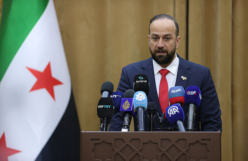 المصطفى يحذر من انتشار أخبار مضللة تستهدف سوريا عبر 300 ألف حساب 