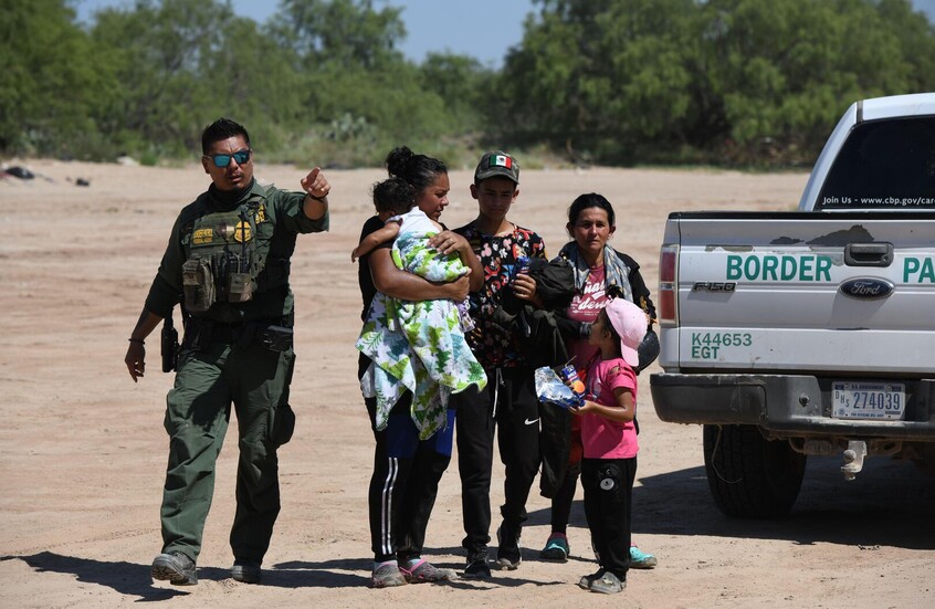 البيت الأبيض: القبض على 100 ألف مهاجر غير شرعي منذ بدء ولاية ترامب