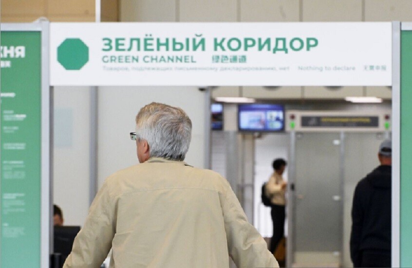 روسيا.. إحباط تهريب 37 كغ من المجوهرات من البحرين (صور)