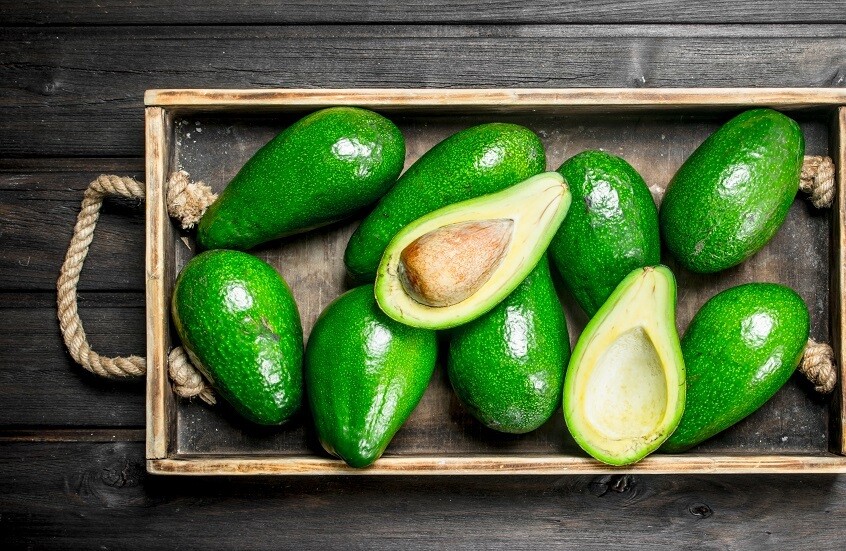دراسة: تناول الأفوكادو مساء يقلل الدهون الثلاثية ويحسن صحة القلب لدى مرضى مقدمات السكري