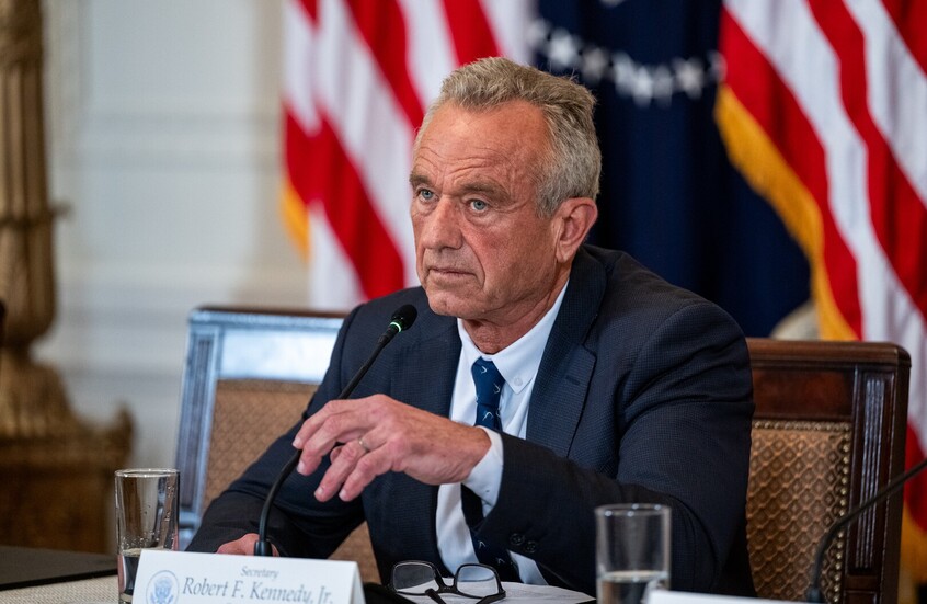 مالك وكالة "بلومبرغ" يطالب مجلس الشيوخ الأمريكي بعزل وزير الصحة