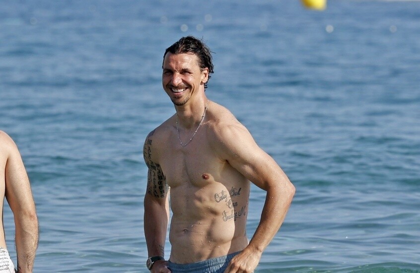 "الله وحده من يحكم علي".. زلاتان يشعل الجدل بإزالة وشمه الشهير