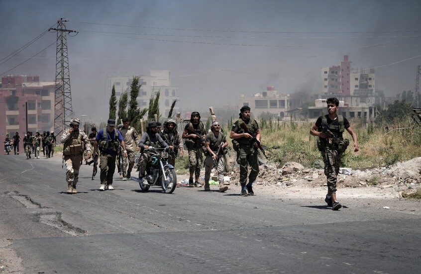 سوريا.. اشتباكات عنيفة بأسلحة ثقيلة ومسيرات انتحارية في ريف السويداء