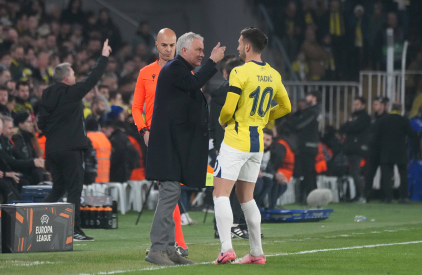 قرعة الدور التمهيدي لدوري أبطال أوروبا تضع فنربخشة بقيادة مورينيو في مواجهة فينورد