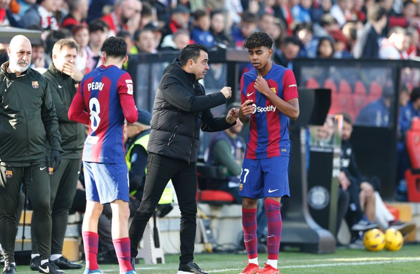 لامين جمال يضم 6 لاعبين من ريال مدريد لتشكيلته التاريخية ويتجاهل تشافي وإنييستا