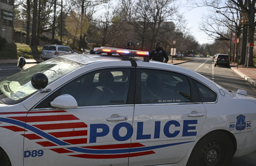 بالفيديو.. رجال شرطة فلوريدا يضربون ويسحبون رجلا من أصول إفريقية من سيارته