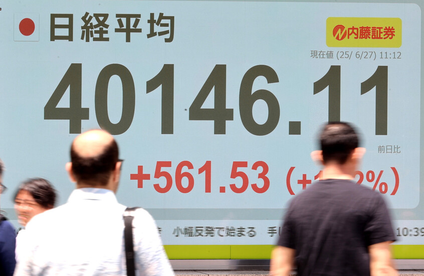 الاتفاق التجاري مع واشنطن يدفع الأسهم اليابانية إلى أعلى مستوى في عام